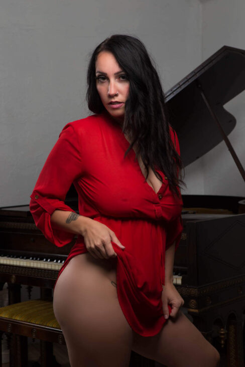 felicity-sparks-red-boudoir-photography-shoot-stratford-ok