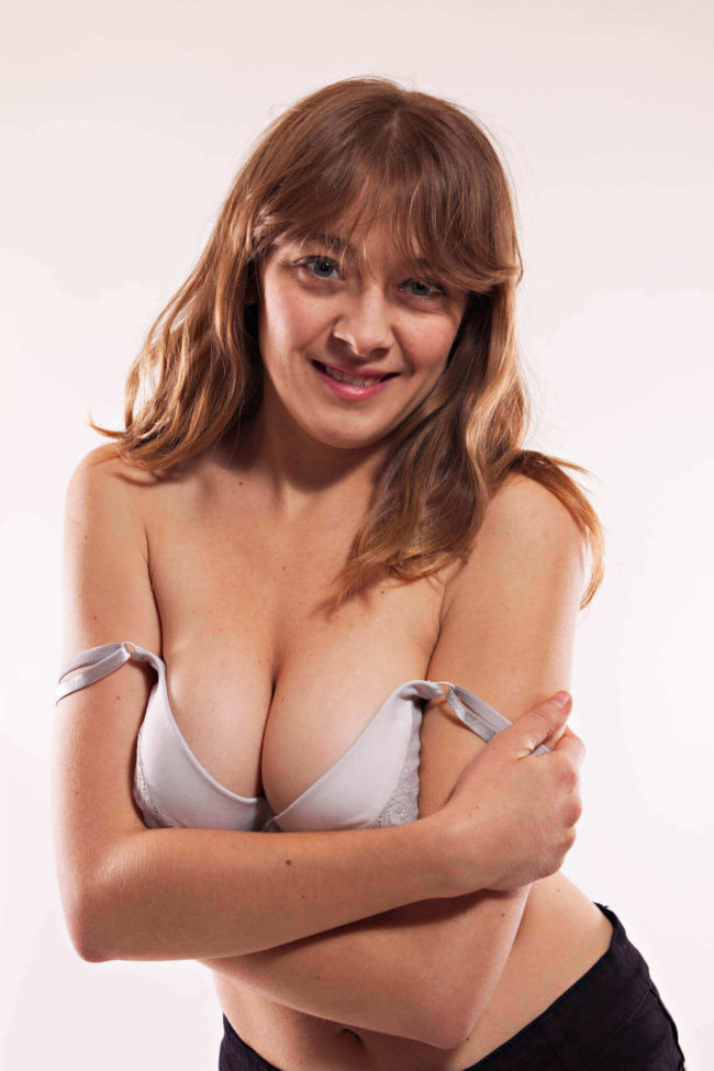Image of Claradoll29 with bra straps off the shoulders