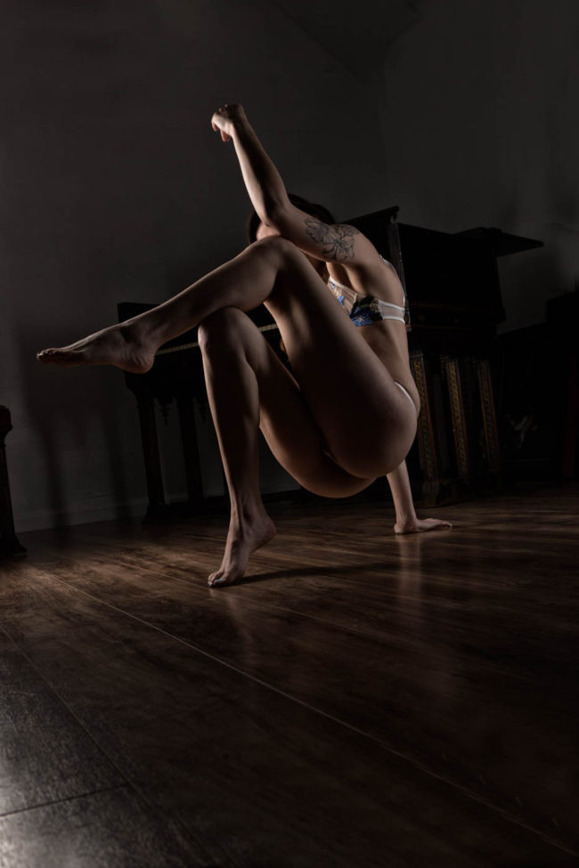 Cat H Marie knee play