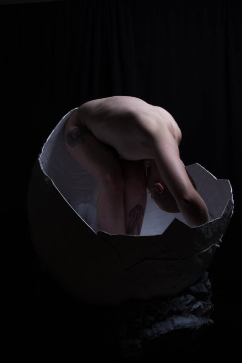 irina-volkoff's-naked-birth-giant-creative-egg-photo-shoot-norman-ok