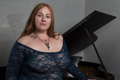 glamour-model-ivy-ren-boudoir-shot