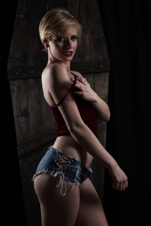 sexy-clothed-glamour-okc-photographer-4eva.blonde-casket-jean-shorts