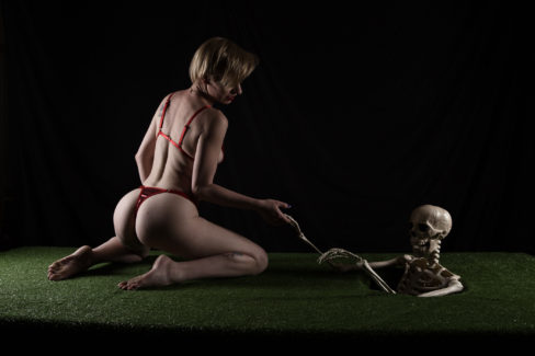 okc-darkart-photographer-4eva.blonde-portal-skeleton