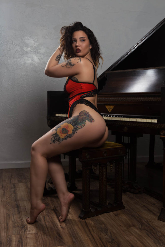 boudoir-photography-okc-belle-amelie-red-black-lingerie
